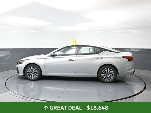 Used 2024 Nissan Altima 2.5 SV image 10