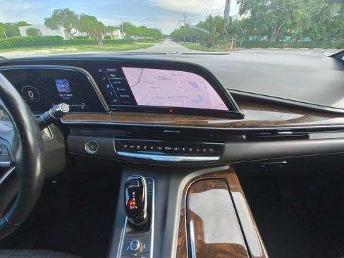 Used 2021 Cadillac Escalade Premium Luxury Platinum AWD/4WD image 26
