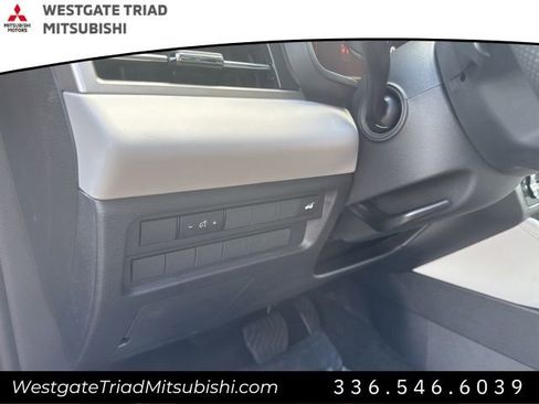 New 2025 Mitsubishi Outlander SE image 18