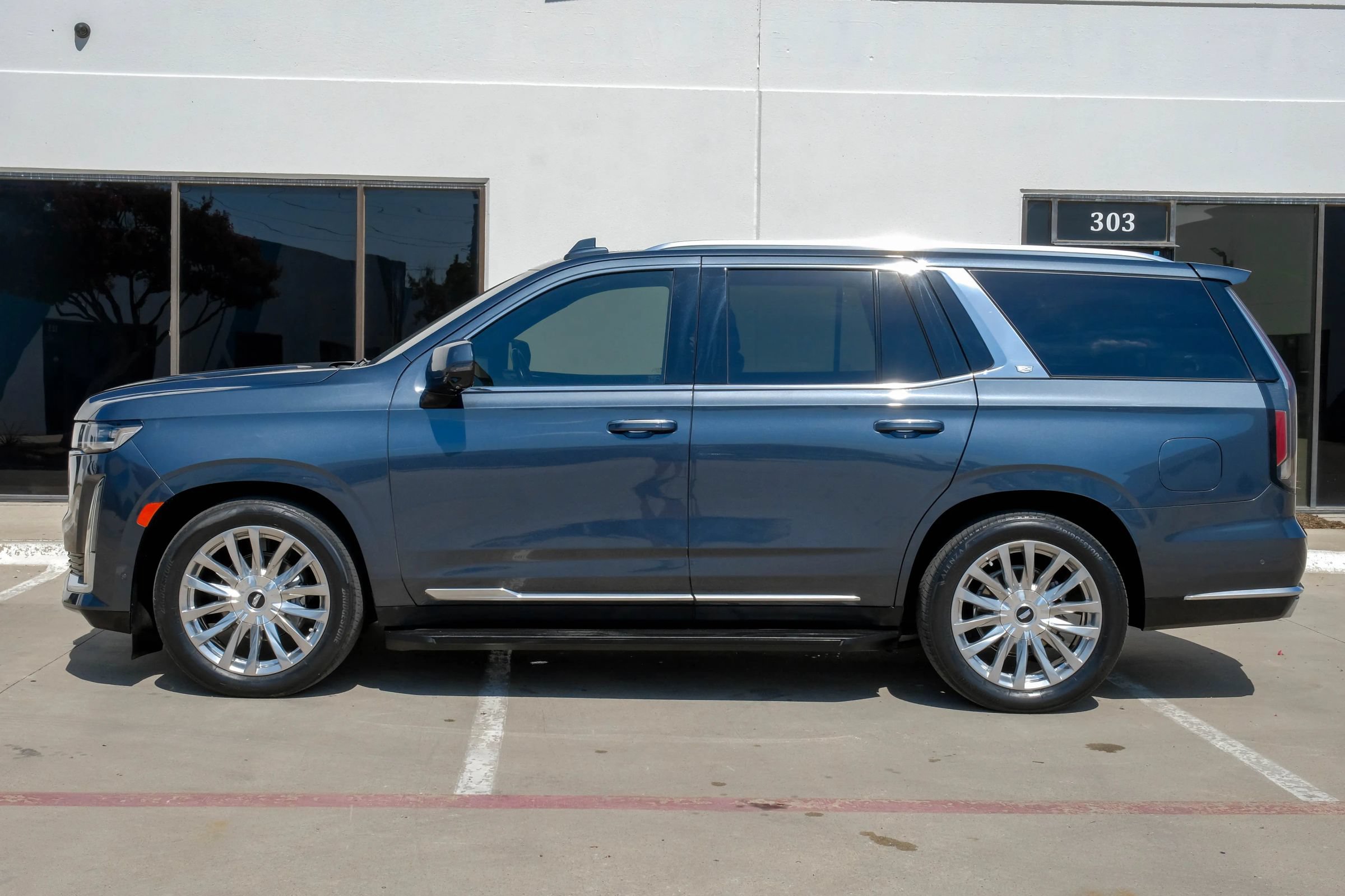 Used 2021 Cadillac Escalade Premium Luxury w/ Driver Assist Tech Package AWD/4WD image 13