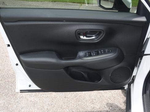 Used 2024 Honda HR-V LX image 9