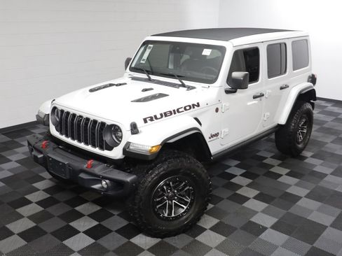Used 2024 Jeep Wrangler Unlimited Rubicon AWD/4WD image 2