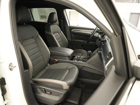 Used 2020 Volkswagen Atlas Cross Sport SEL Premium image 32