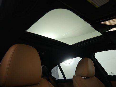 Used 2023 BMW 330i Sedan w/ M Sport Package image 19