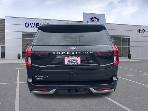 Used 2025 Ford Expedition Platinum w/ Driver's Package AWD/4WD image 4
