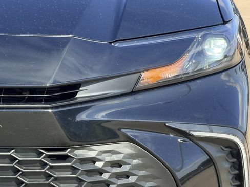 Used 2025 Toyota Camry SE w/ Convenience Package FWD image 5