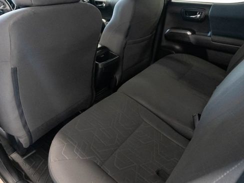 Used 2018 Toyota Tacoma TRD Sport AWD/4WD image 23