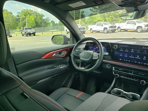 Used 2024 Chevrolet Traverse RS w/ LPO, Floor Liner Package FWD image 39