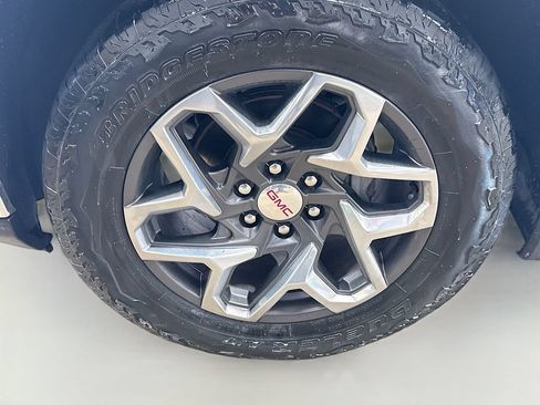 Used 2024 GMC Sierra 1500 SLT w/ SLT Premium Plus Package AWD/4WD image 33