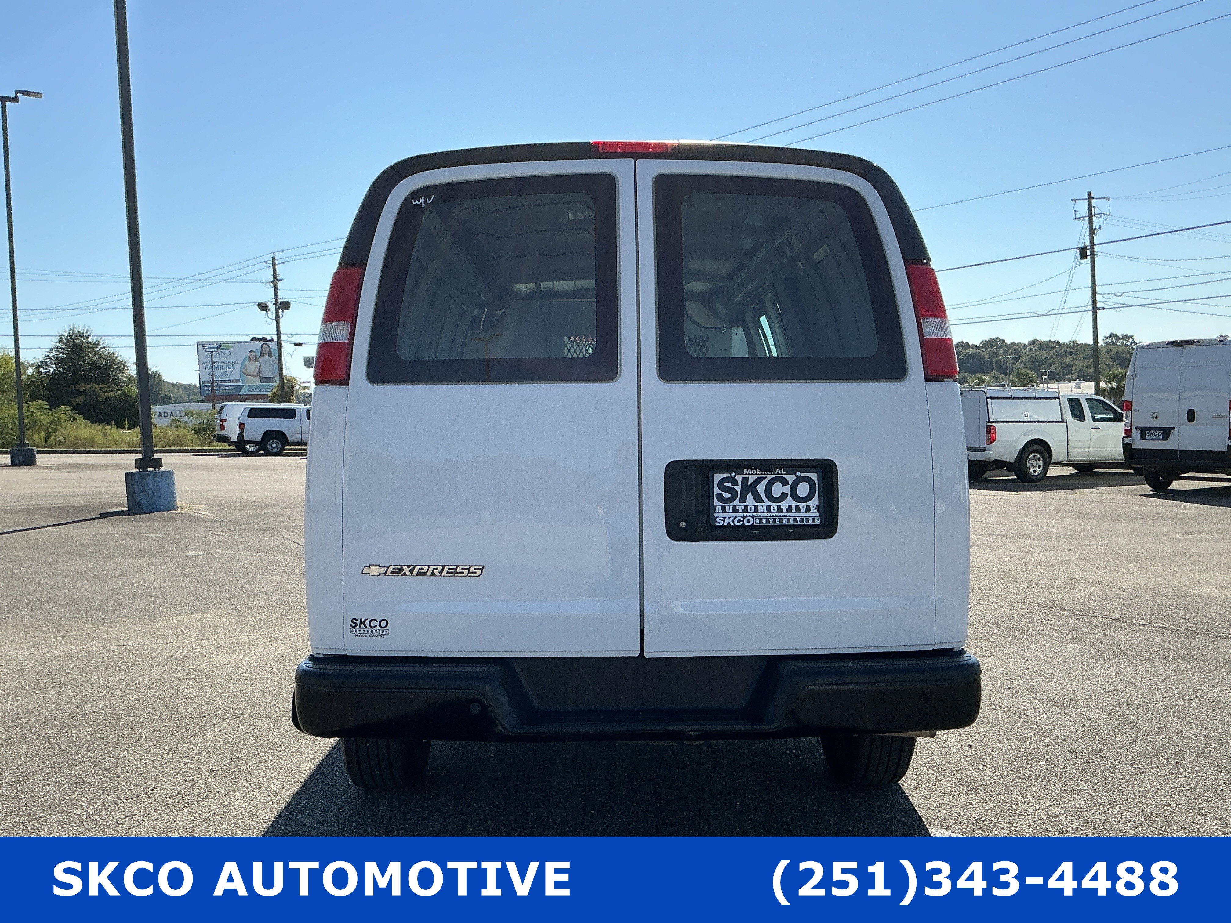 Used 2021 Chevrolet Express 2500 Extended w/ Driver Convenience Package RWD image 4