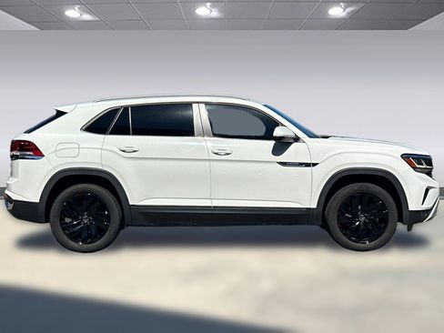 Used 2022 Volkswagen Atlas Cross Sport SE w/ Panoramic Sunroof Package FWD image 7