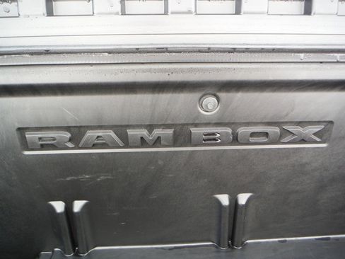 Used 2022 RAM 1500 Laramie AWD/4WD image 17