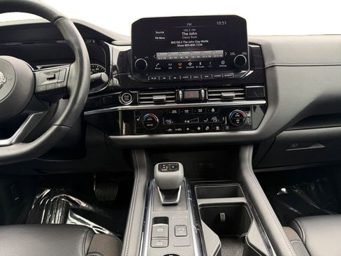 Used 2023 Nissan Pathfinder SL AWD/4WD image 11