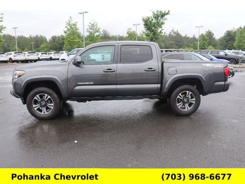 Used 2019 Toyota Tacoma TRD Sport AWD/4WD image 4