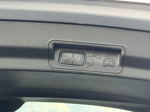 Used 2022 Ford Explorer Limited w/ Equipment Group 301A image 49