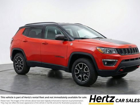 Used 2025 Jeep Compass Trailhawk image 1
