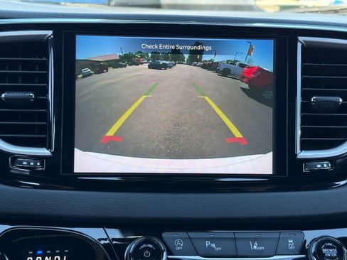 Used 2025 Chrysler Pacifica Select FWD image 13