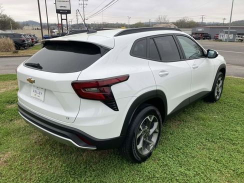 New 2026 Chevrolet Trax LT w/ Sunroof Package image 4