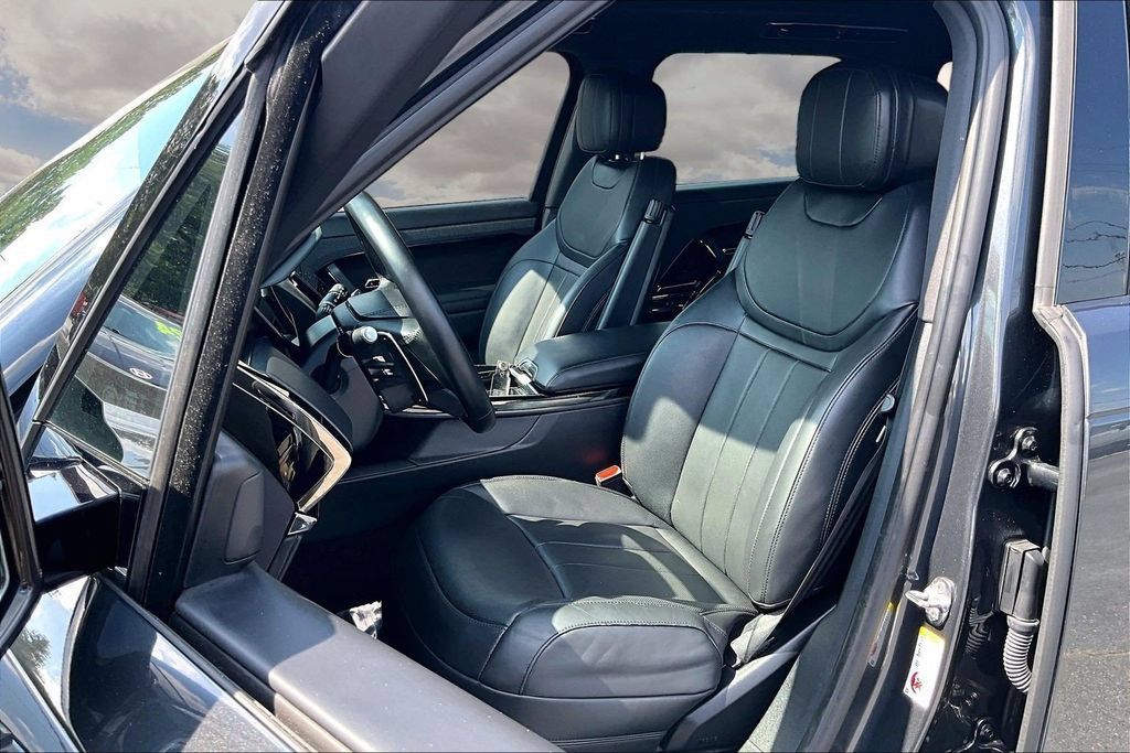 Used 2024 Land Rover Range Rover Sport SE AWD/4WD image 21