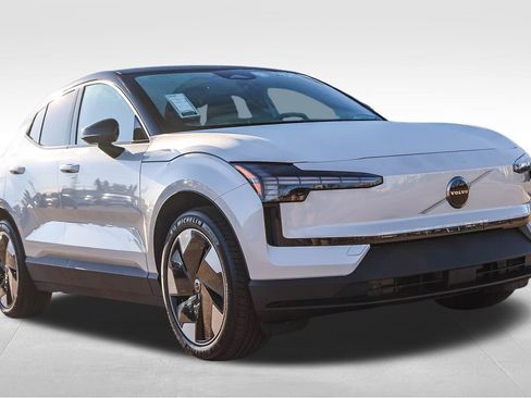 New 2025 Volvo EX30 Plus w/ Protection Package Premier image 3