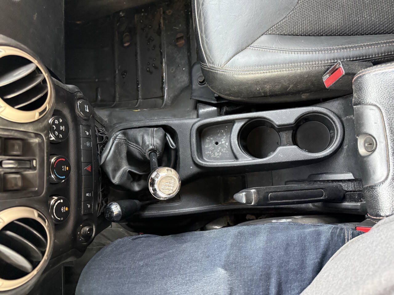 Used 2016 Jeep Wrangler Unlimited Sahara AWD/4WD image 12