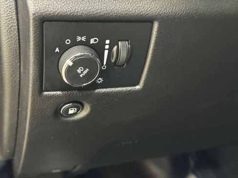 Used 2020 Jeep Grand Cherokee Altitude AWD/4WD image 36