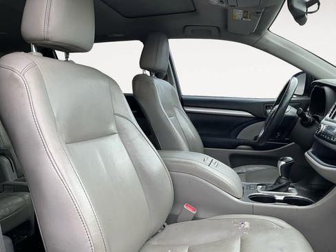Used 2016 Toyota Highlander XLE w/ Protection Package #3 AWD/4WD image 13