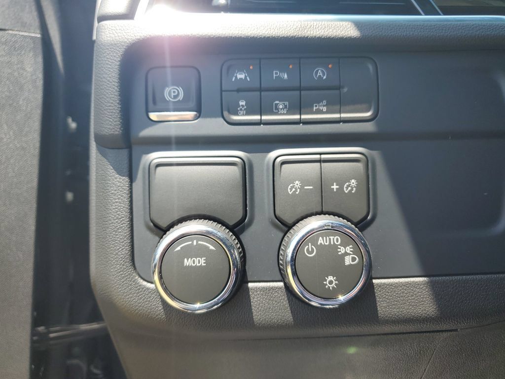 Used 2026 Chevrolet Tahoe LS RWD image 21
