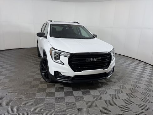 Used 2023 GMC Terrain SLE w/ Driver Convenience Package image 1