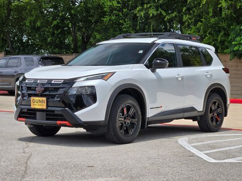 Used 2026 Nissan Rogue SV AWD/4WD image 7