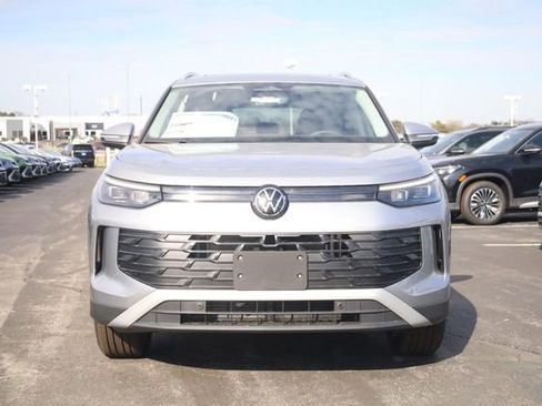 New 2026 Volkswagen Tiguan SE image 3