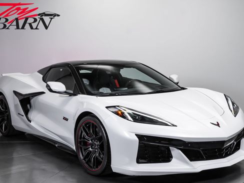 Used 2023 Chevrolet Corvette Z06 RWD image 15