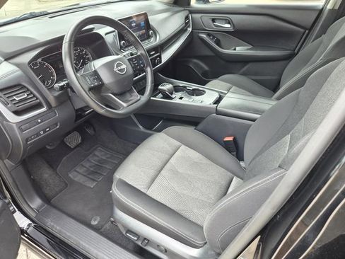 Used 2025 Nissan Rogue SV FWD image 3