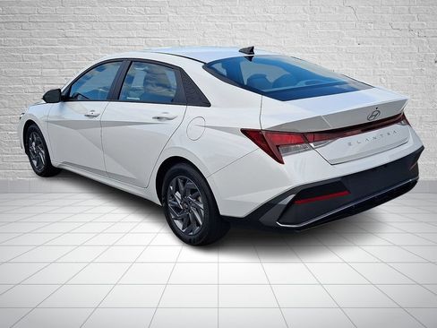 Used 2024 Hyundai Elantra SEL FWD image 6
