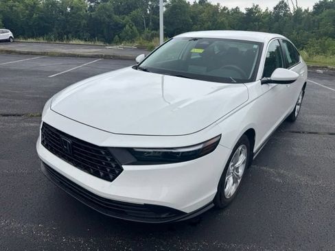 Used 2025 Honda Accord LX image 7