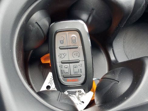 New 2026 Chrysler Pacifica Select w/ S Appearance Package image 18