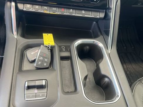 Used 2025 GMC Sierra 2500 Denali w/ Denali Reserve Package AWD/4WD image 18