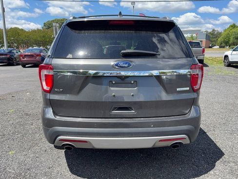 Used 2017 Ford Explorer XLT w/ Equipment Group 202A FWD image 5