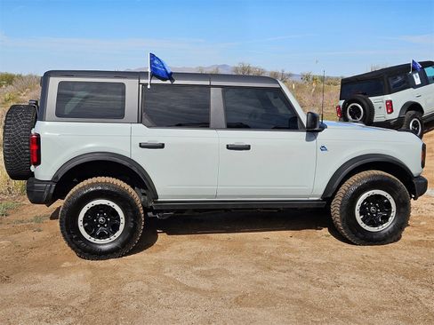 Certified 2024 Ford Bronco Black Diamond w/ Sasquatch Package image 4