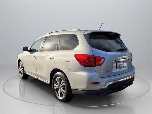 Used 2018 Nissan Pathfinder SL image 5