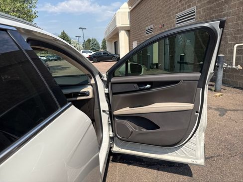 Certified 2023 Lincoln Nautilus AWD w/ Premium Package image 28