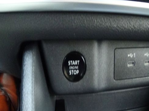 Used 2025 Nissan Rogue SV image 28