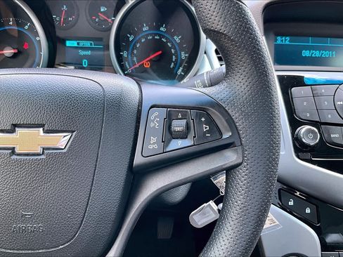 Used 2013 Chevrolet Cruze LS FWD image 24