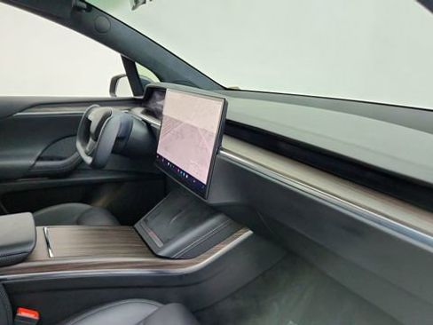 Used 2022 Tesla Model X image 19
