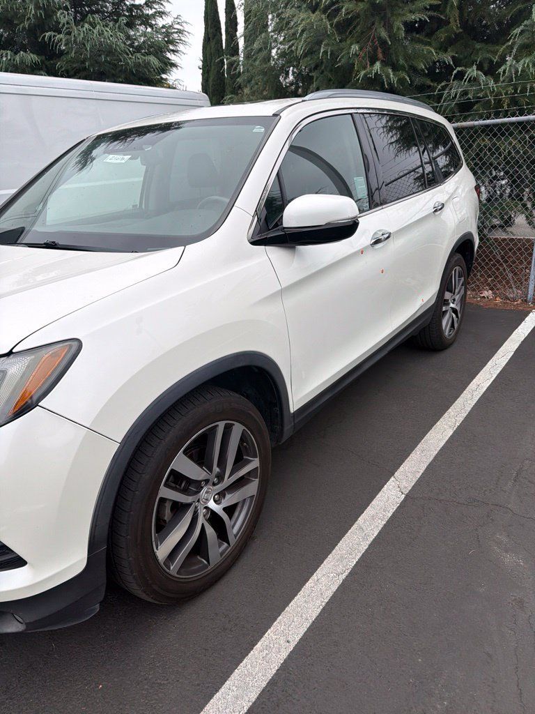 Used 2017 Honda Pilot Elite image 2