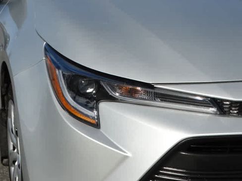 Used 2025 Toyota Corolla LE image 5