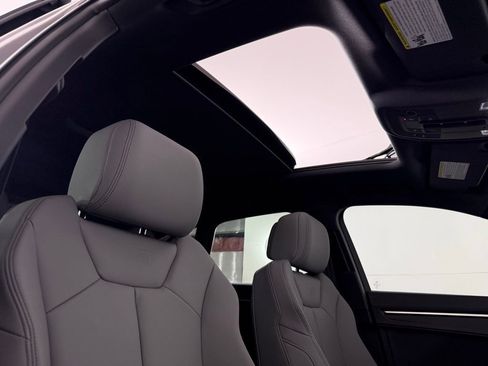 New 2025 Audi Q3 2.0T Premium image 29