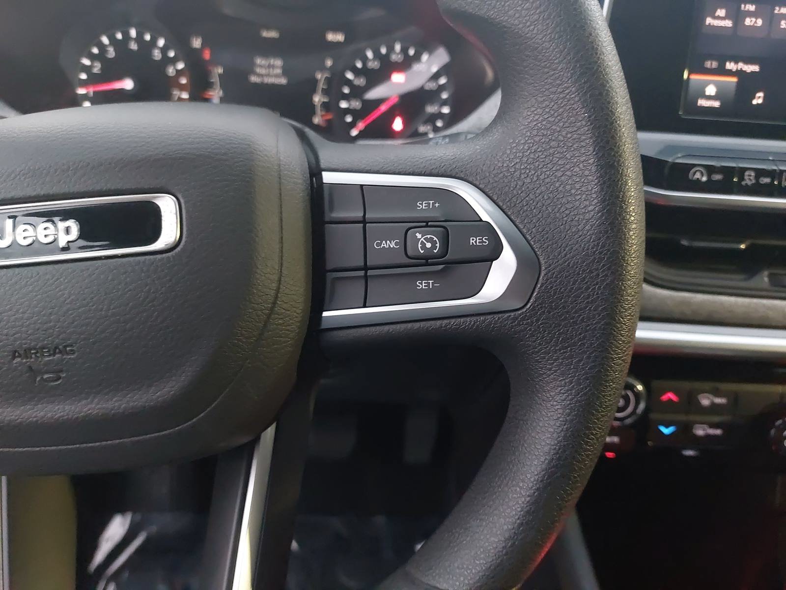 Used 2025 Jeep Compass Sport AWD/4WD image 17