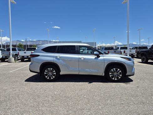 Certified 2025 Toyota Highlander XLE AWD/4WD image 6