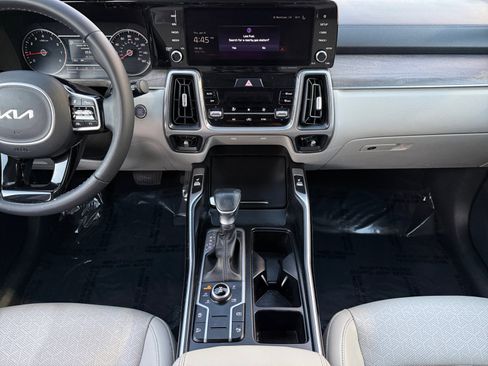 Used 2023 Kia Sorento S w/ Panoramic Sunroof Package image 11